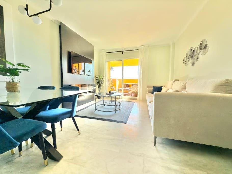 Apartment Luxurious Marbella Retreat With Sea View Terrace Málaga